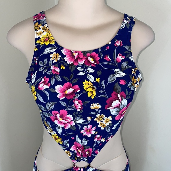 Bright Floral Cut Out One Piece Monokini Swimsuit - Picture 9 of 13